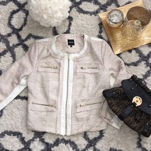 Beautiful XOXO blazer! 🔥